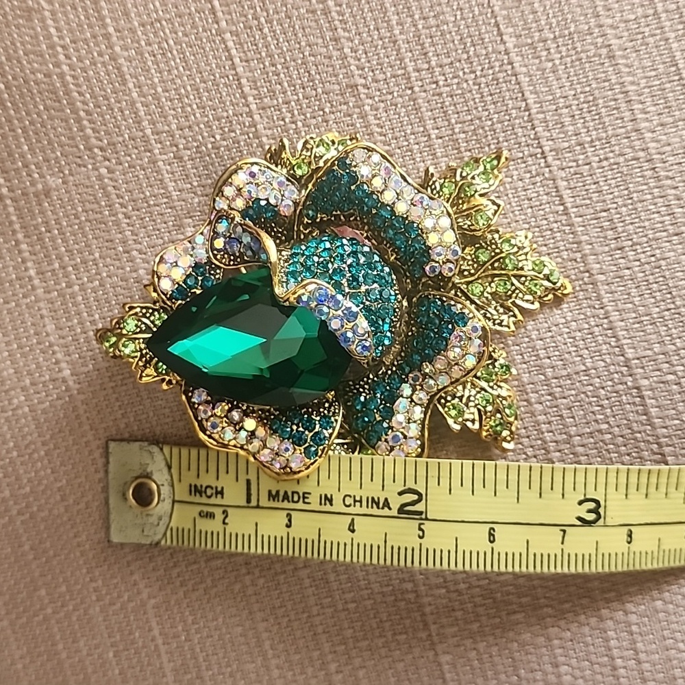 New Multi Rhinestone Flower Brooch - Picture 12 of 12